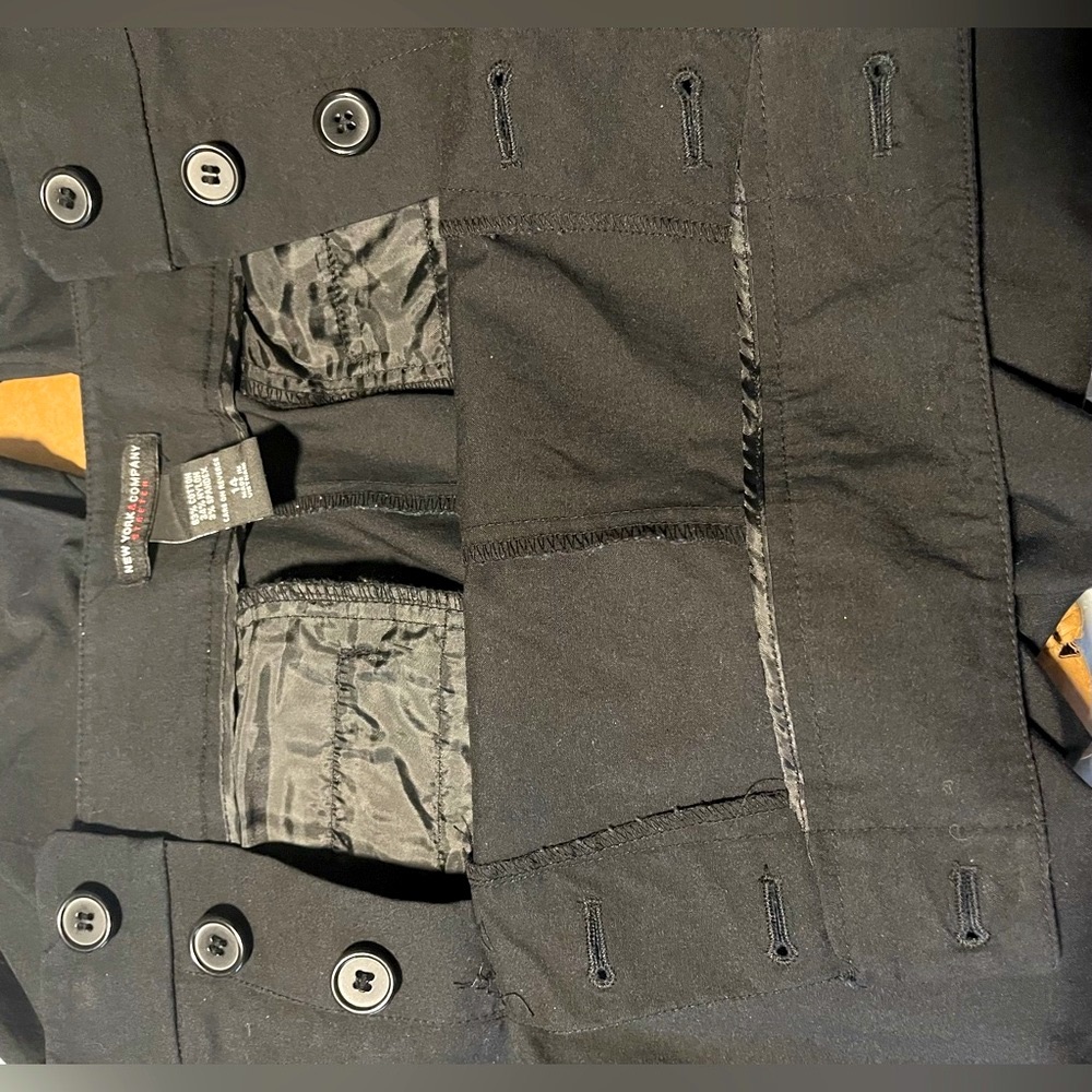 New York & Company Stretch Capris - Picture 8 of 14